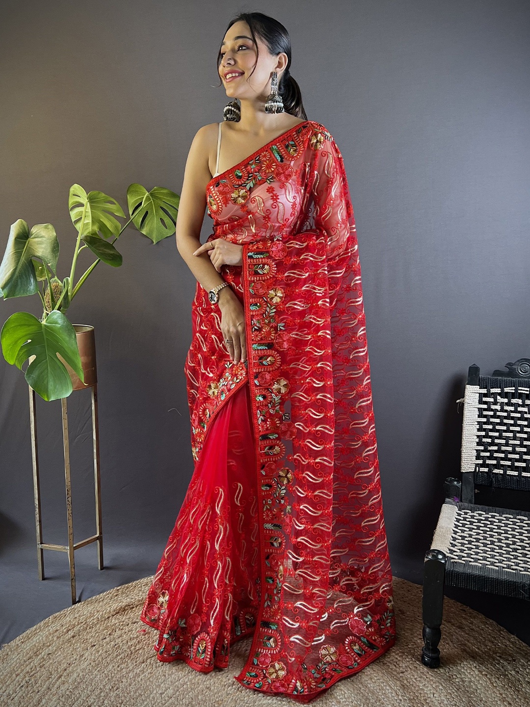 

LeeliPeeri Designer Floral Embroidered Net Designer Saree, Red
