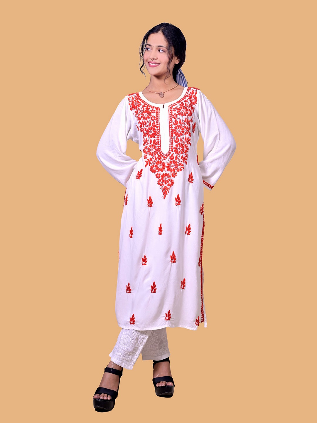 

SUFIZA LIFESTYLE Women Embroidered Chikankari Straight Kurta, White