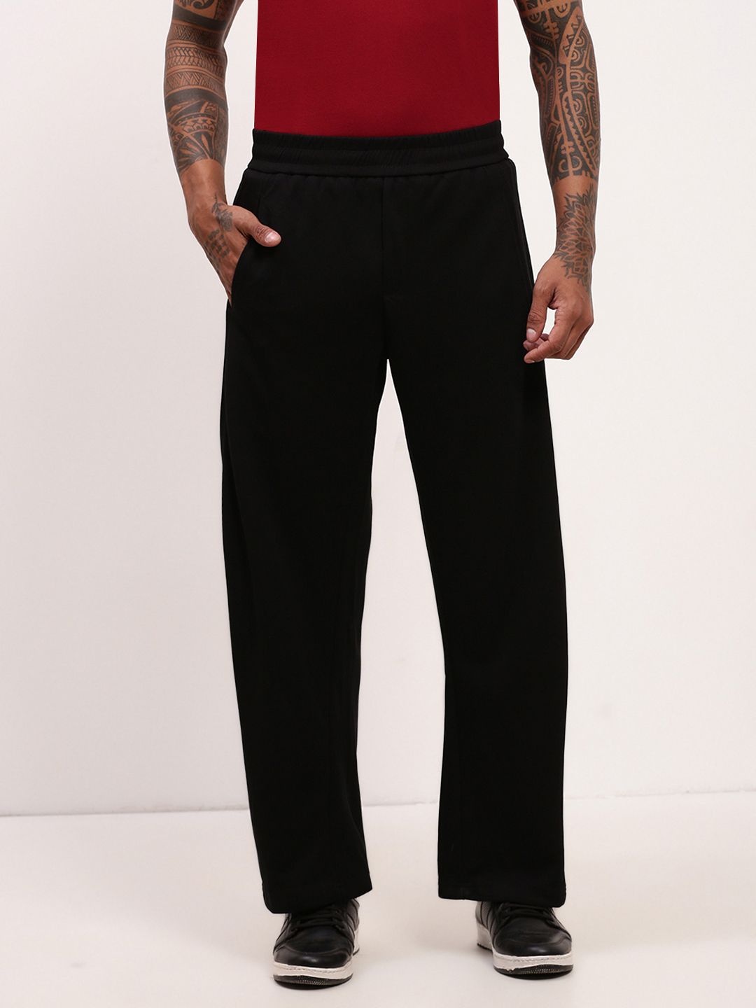 

SHOWOFF Men Straight Fit Low-Rise Trousers, Black