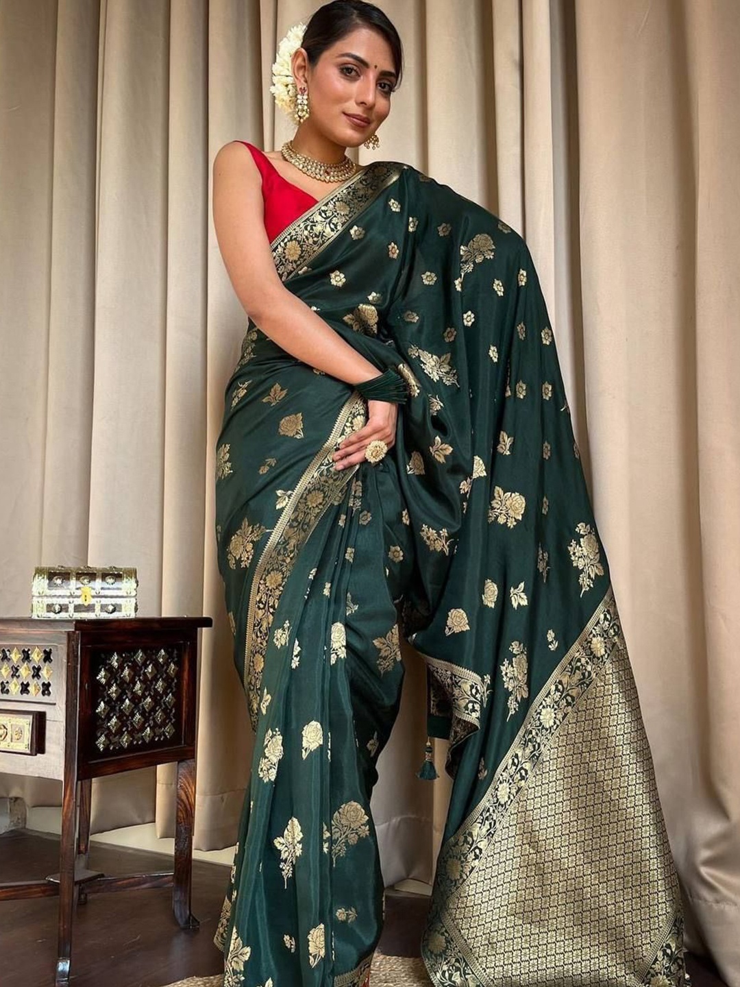 

Upalksh Woven Design Pure Cotton Kanjeevaram Saree, Green