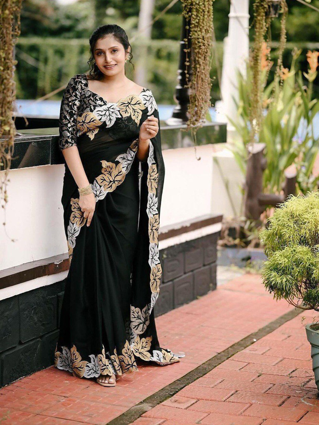 

A TO Z CART Floral Pure Georgette Saree, Black