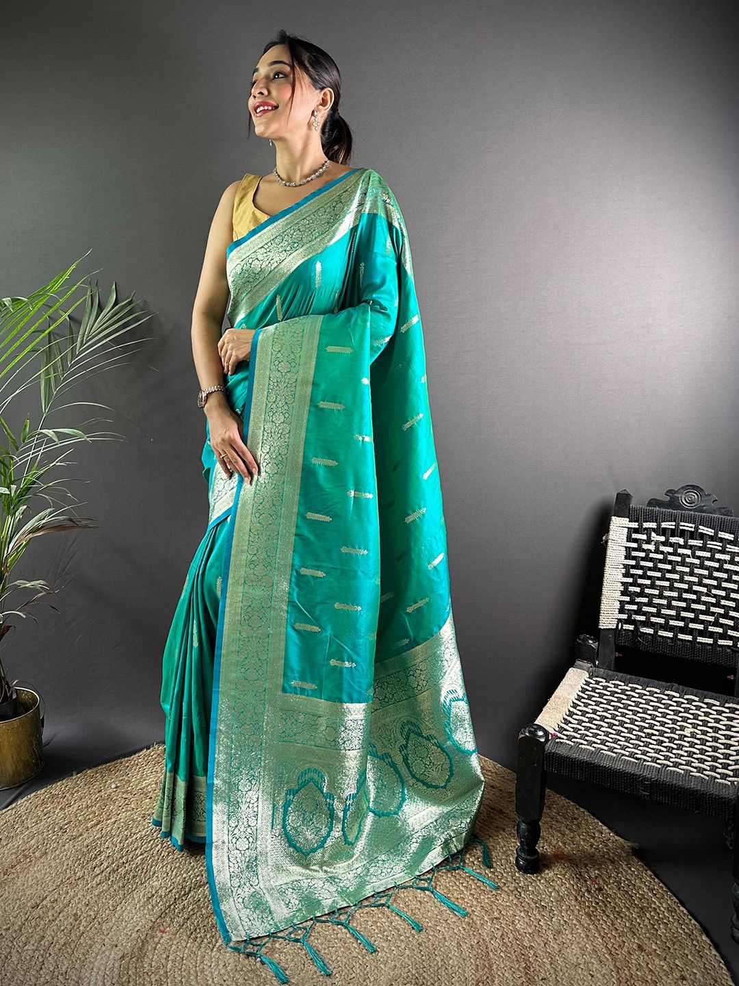 

Panzora Woven Design Zari Designer Banarasi Saree, Teal