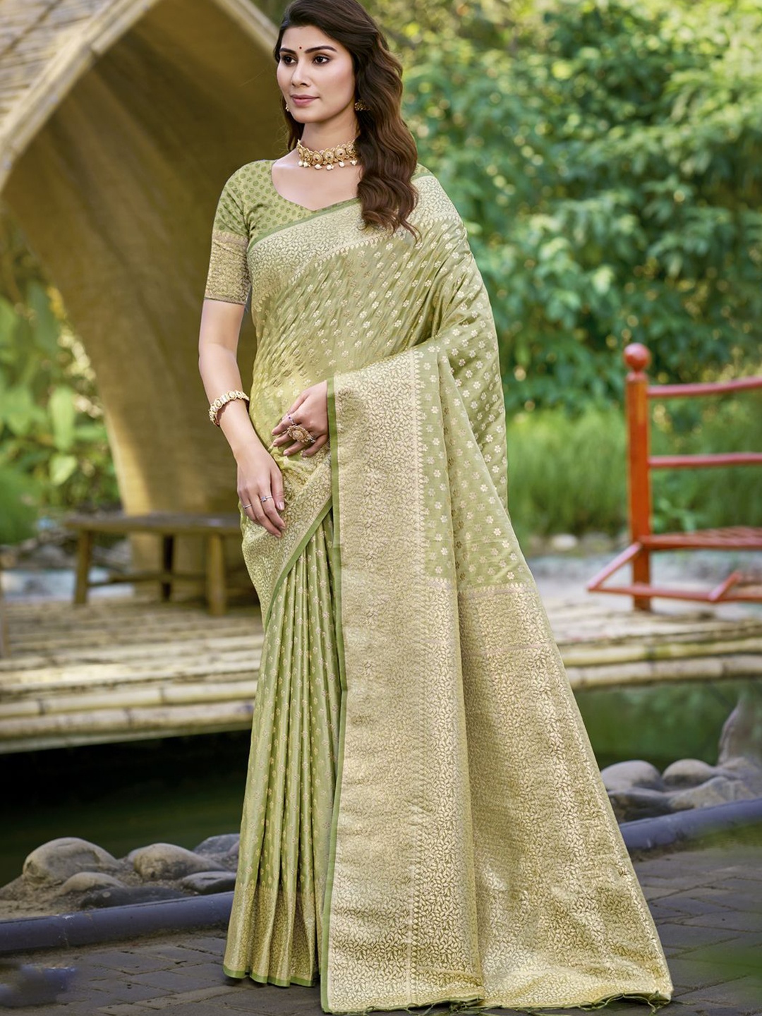 

SANGAM PRINTS Woven Design Zari Banarasi Saree, Olive