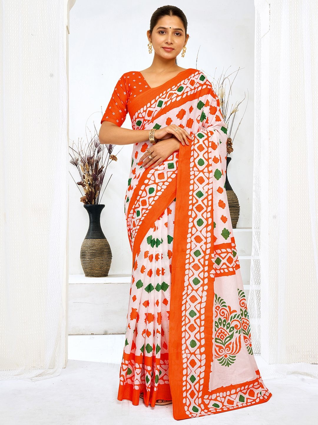 

Mitera Abstract Printed Saree, Orange