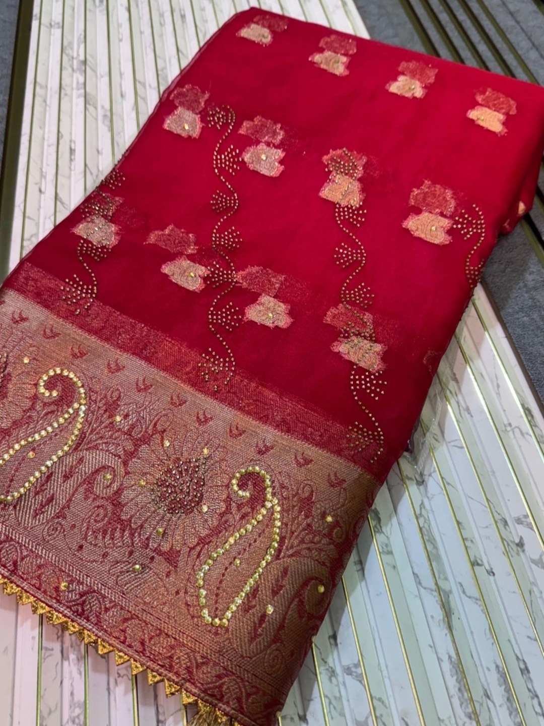 

DIVASTRI Woven Design Beads and Stones Organza Banarasi Saree, Red