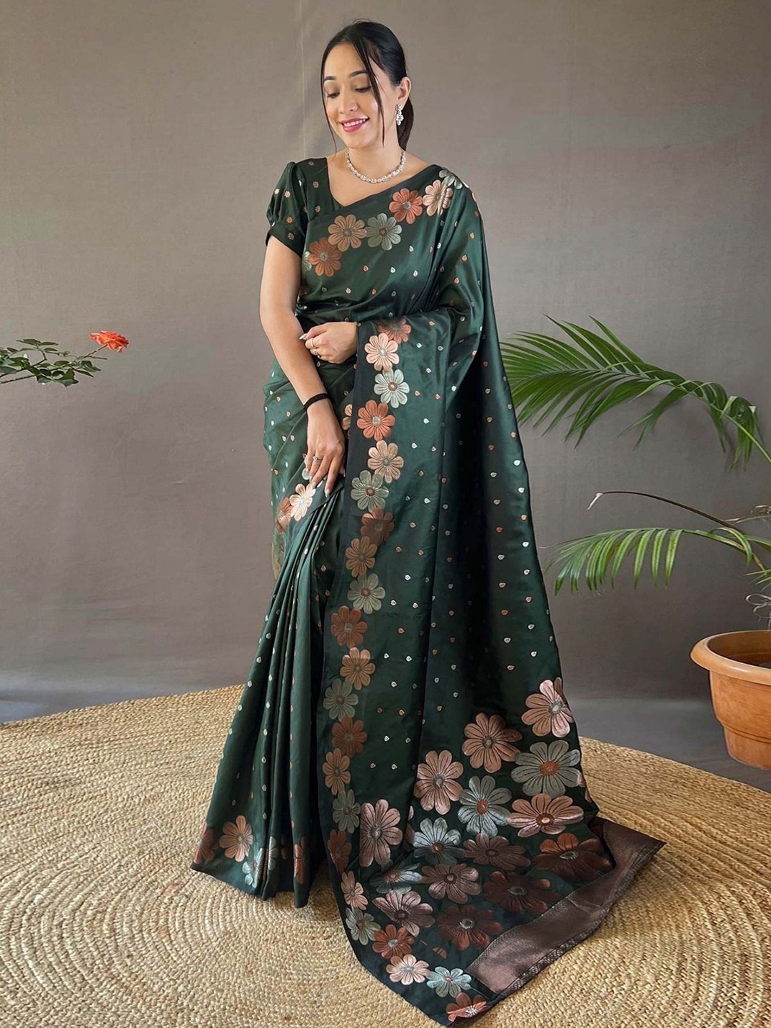 

Upalksh Woven Design Floral Jute Silk Kanjeevaram Saree, Green