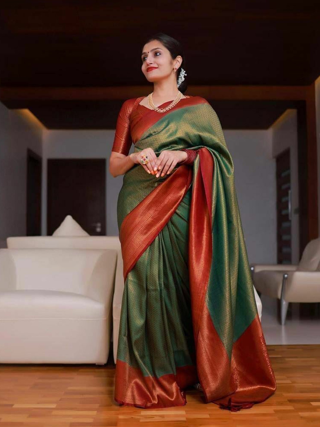 

Upalksh Woven Design Zari Banarasi Saree, Green