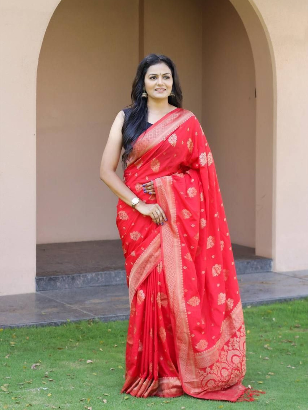 

Upalksh Floral Woven Design Pure Silk Kanjeevaram Saree, Red