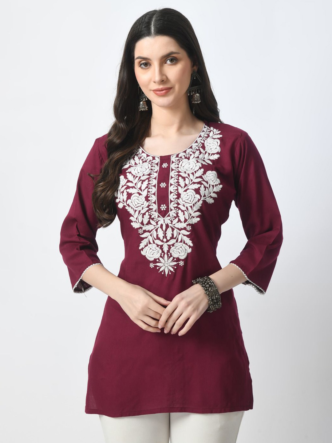 

LIBOZA Women Floral Embroidered Chikankari Kurti, Maroon