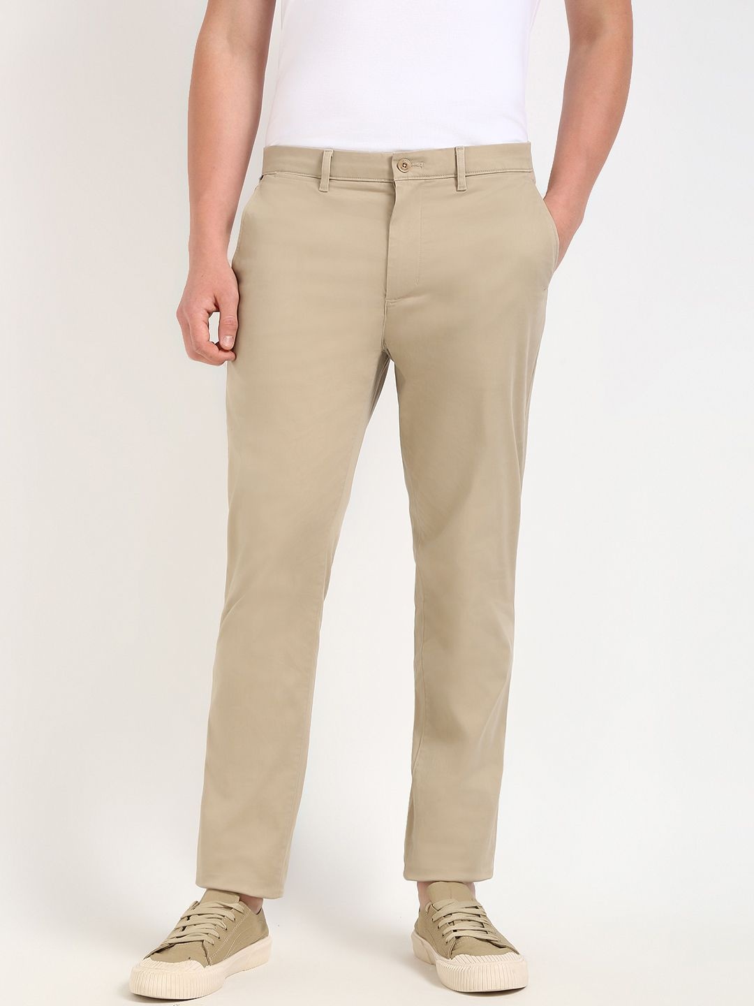 

Tommy Hilfiger Men Straight Fit Chinos Trousers, Beige