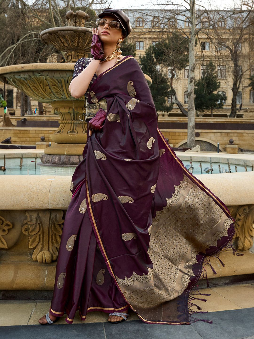 

PEENGAX Woven Design Silk Blend Banarasi Saree, Burgundy