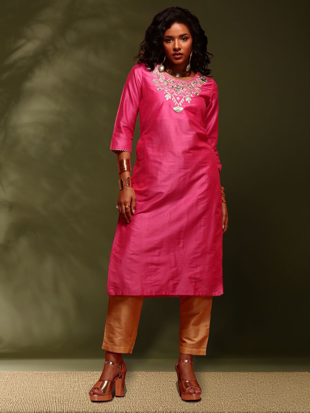 

Abhishti Yoke Design Embroidered Straight Kurta, Fuchsia