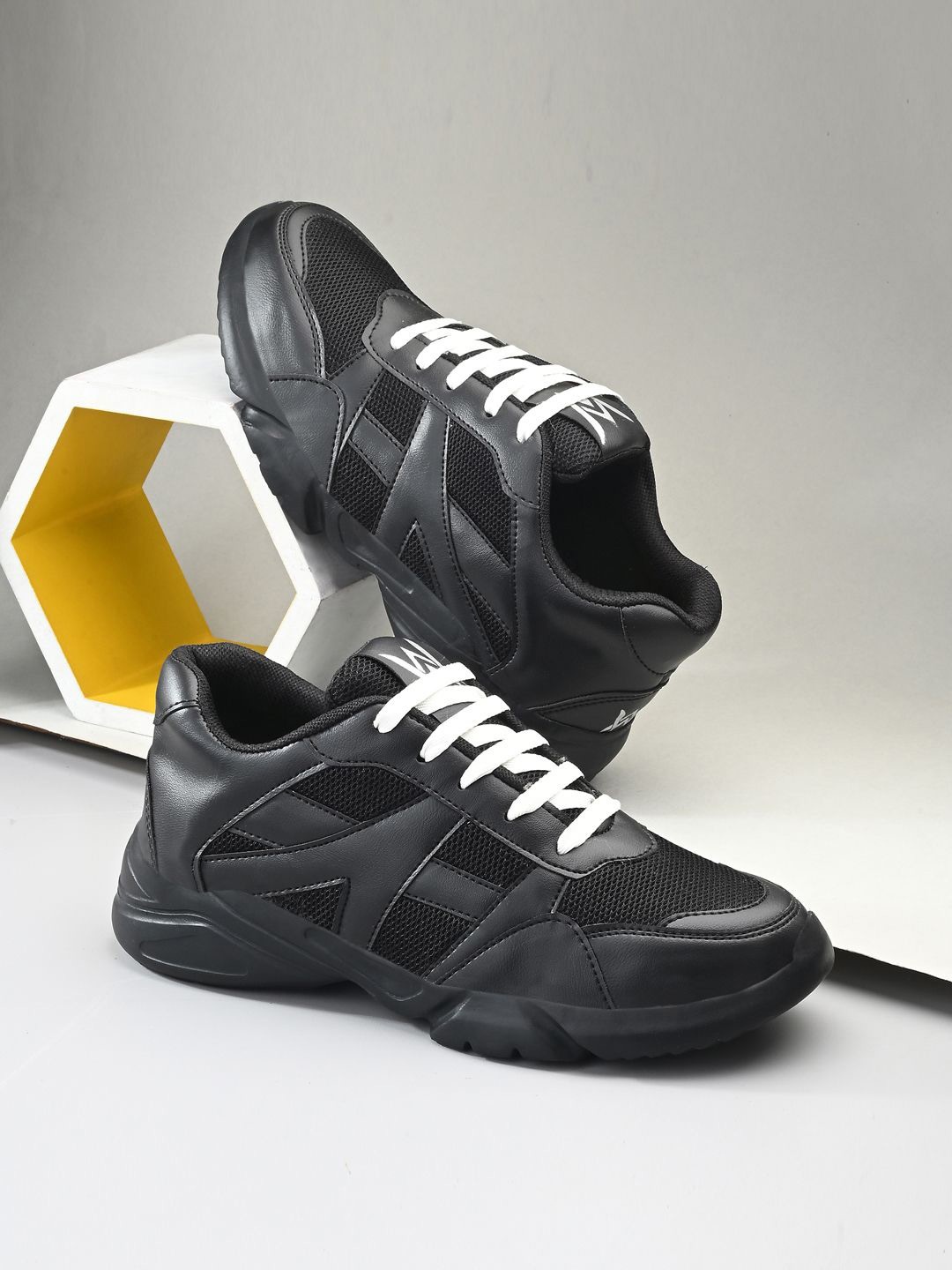 

Woakers Men Mesh Running Non-Marking Shoes, Black
