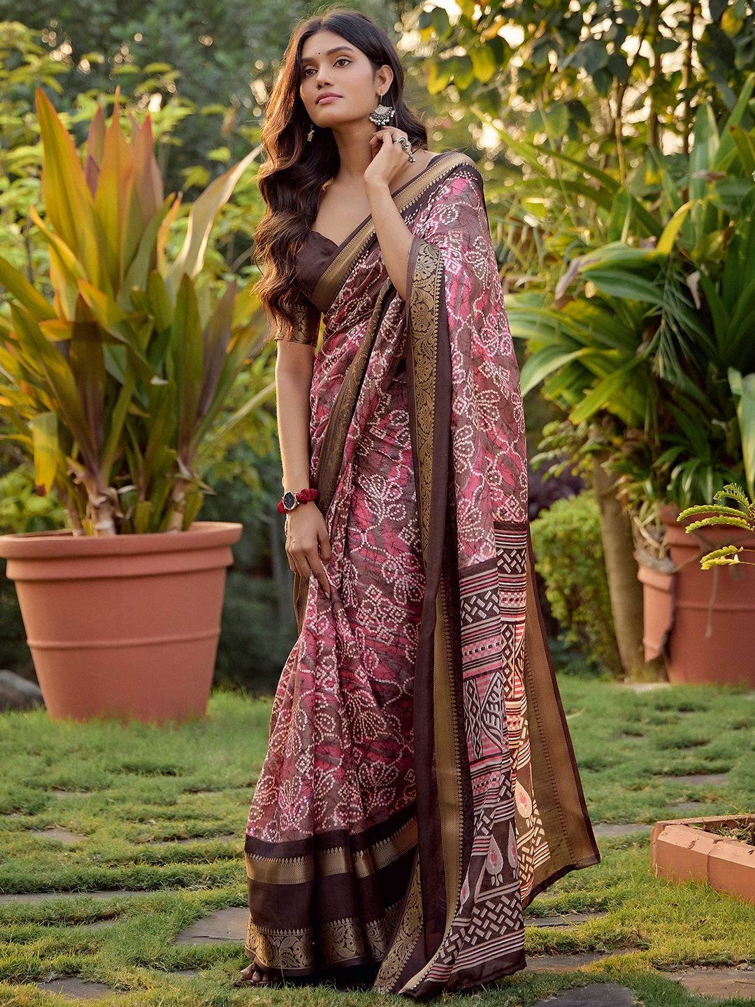 

Mitera Women Bandhani Saree With Blouse Piece, Pink
