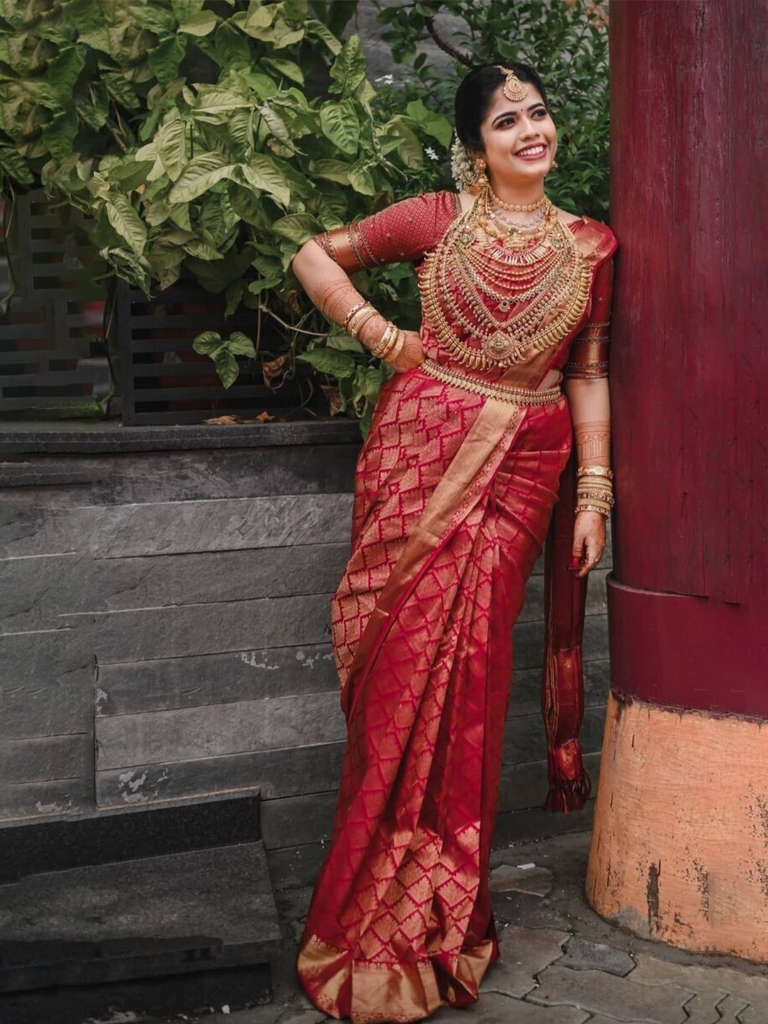

Upalksh Ethnic Motifs Woven Design Zari Banarasi Saree, Red