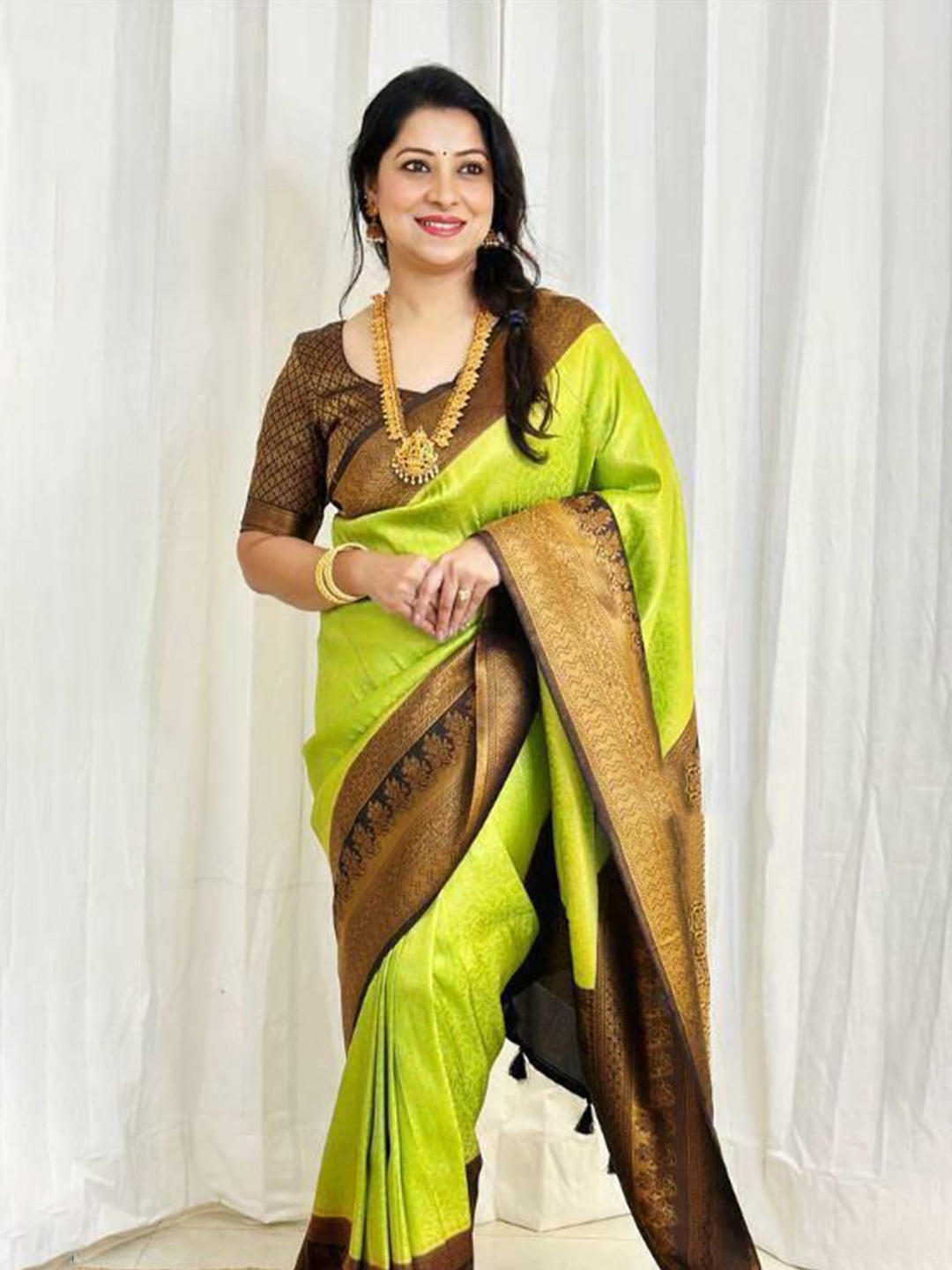 

Upalksh Woven Design Banarasi Saree, Green