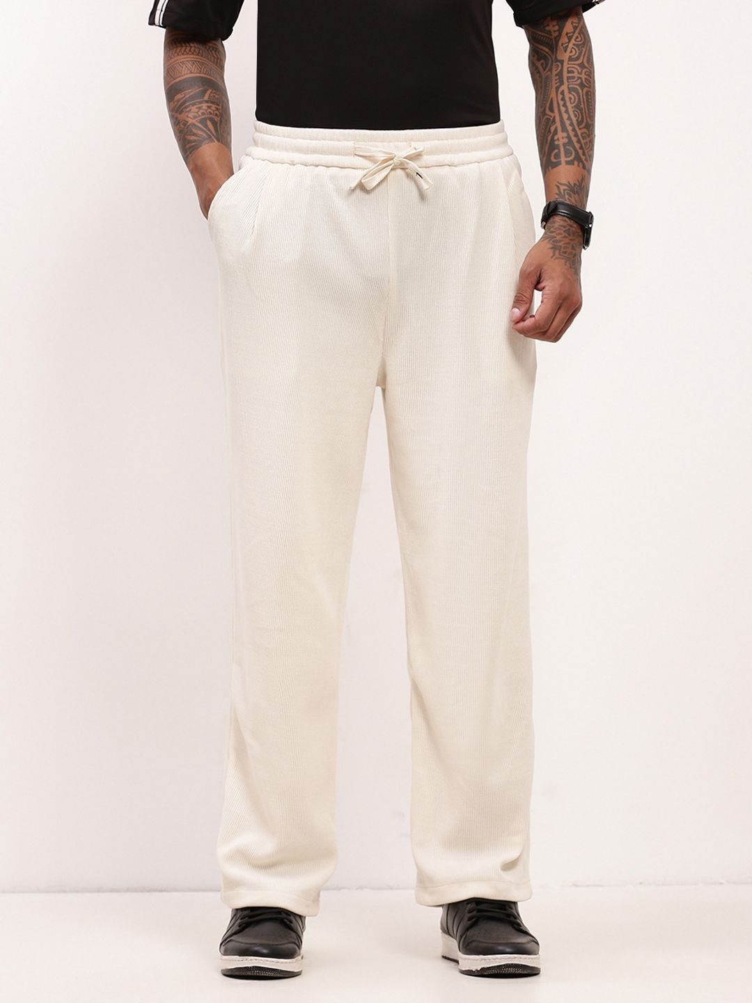 

SHOWOFF Men Straight Fit Low-Rise Trousers, Off white