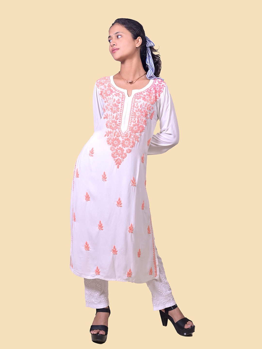 

SUFIZA LIFESTYLE Women Floral Embroidered Chikankari Kurta, White