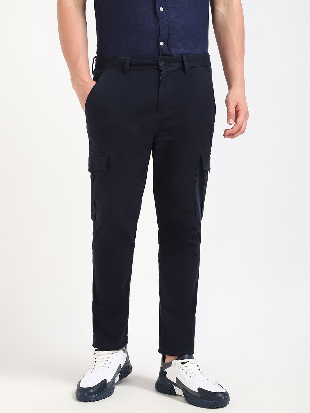 

Tommy Hilfiger Men Slim Fit Mid-Rise Cargos, Navy blue