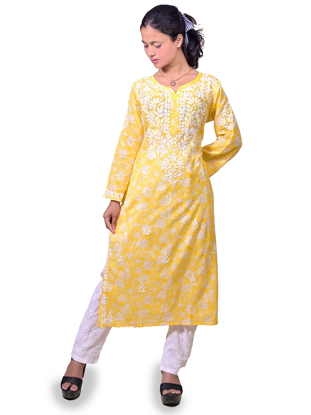 

SUFIZA LIFESTYLE Embroidered Chikankari Straight Kurta, Yellow
