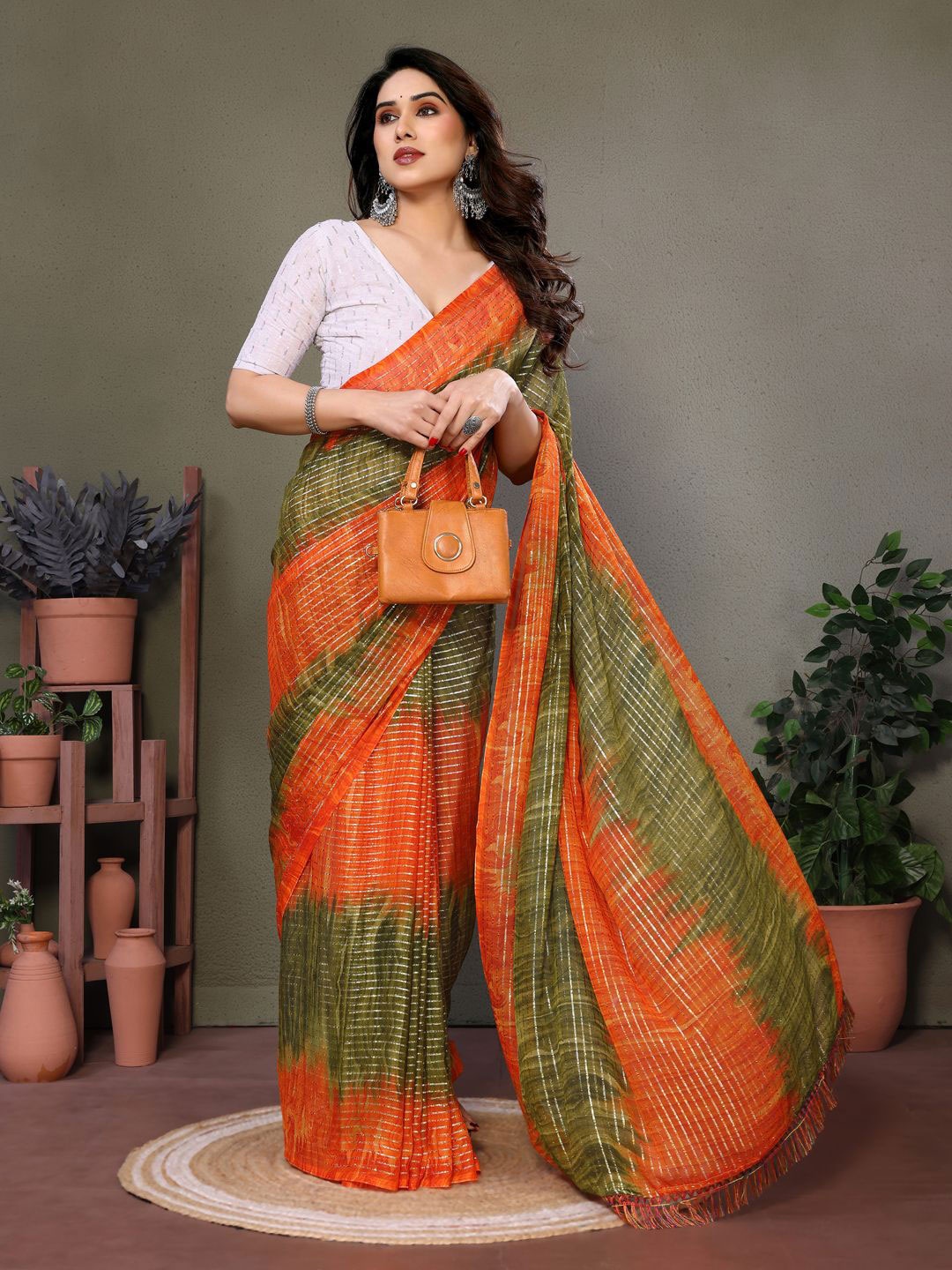 

yourwish Colourblocked Sequinned Pure Georgette Saree, Green
