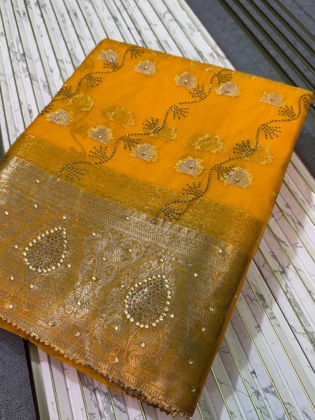 

DIVASTRI Embellished Beads and Stones Organza Banarasi Saree, Yellow