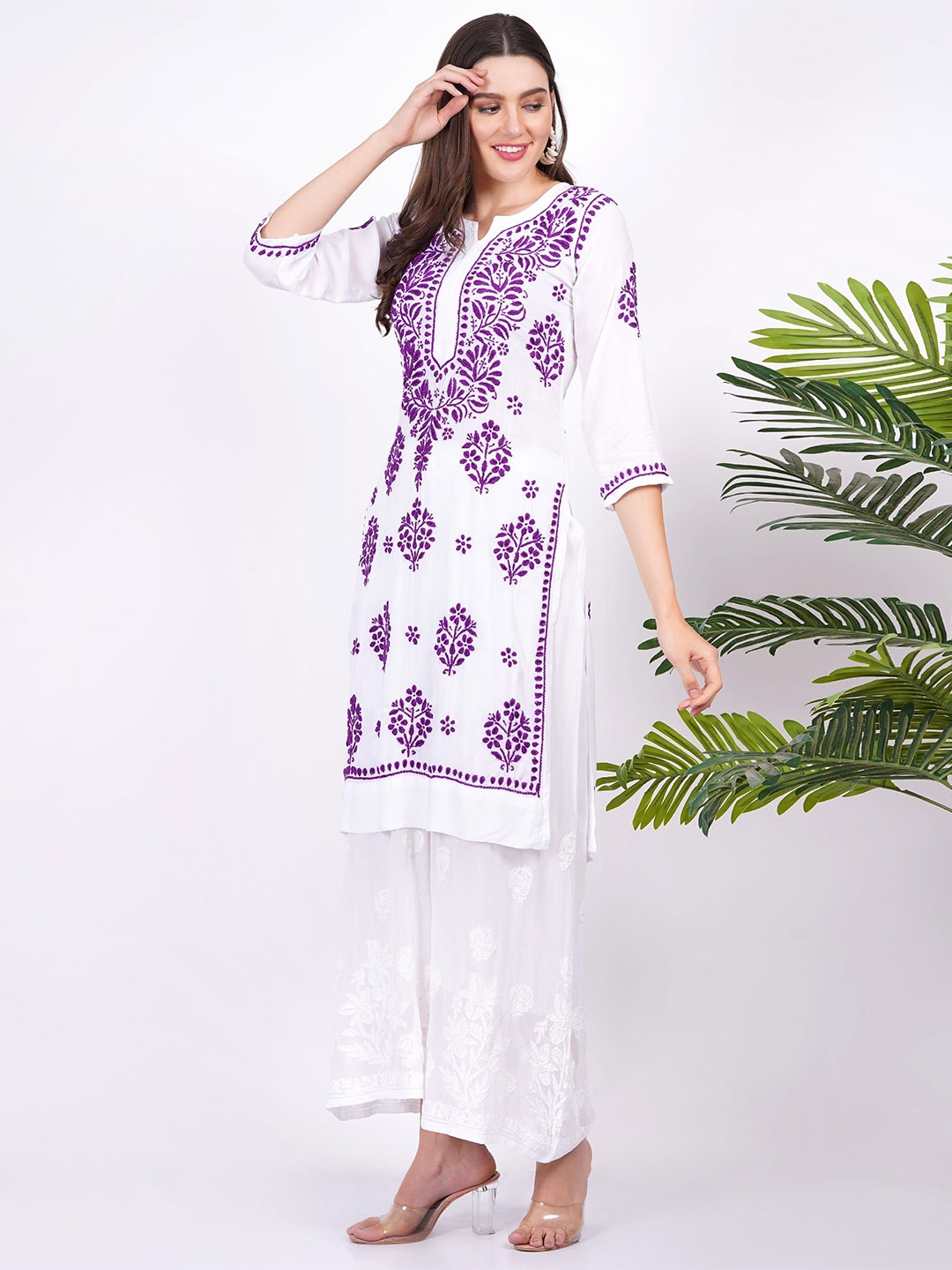 

SUFIZA LIFESTYLE Women Chikankari Embroidered Straight Kurtis, White