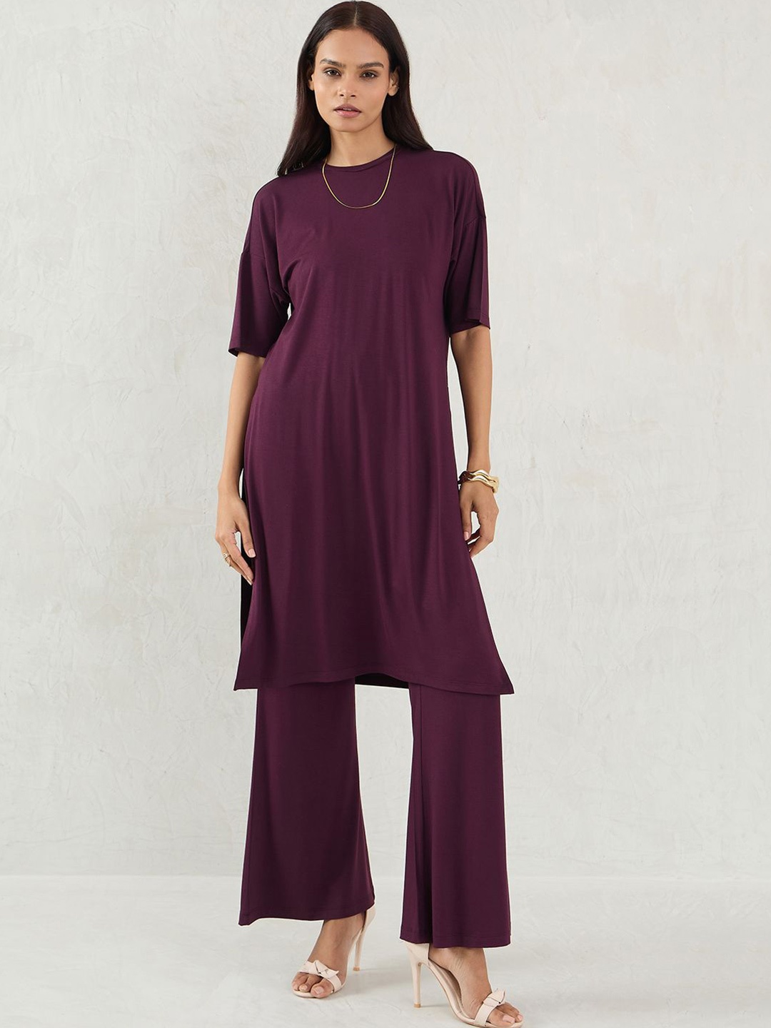 

FEMMELLA Women Round Neck Longline Top, Burgundy