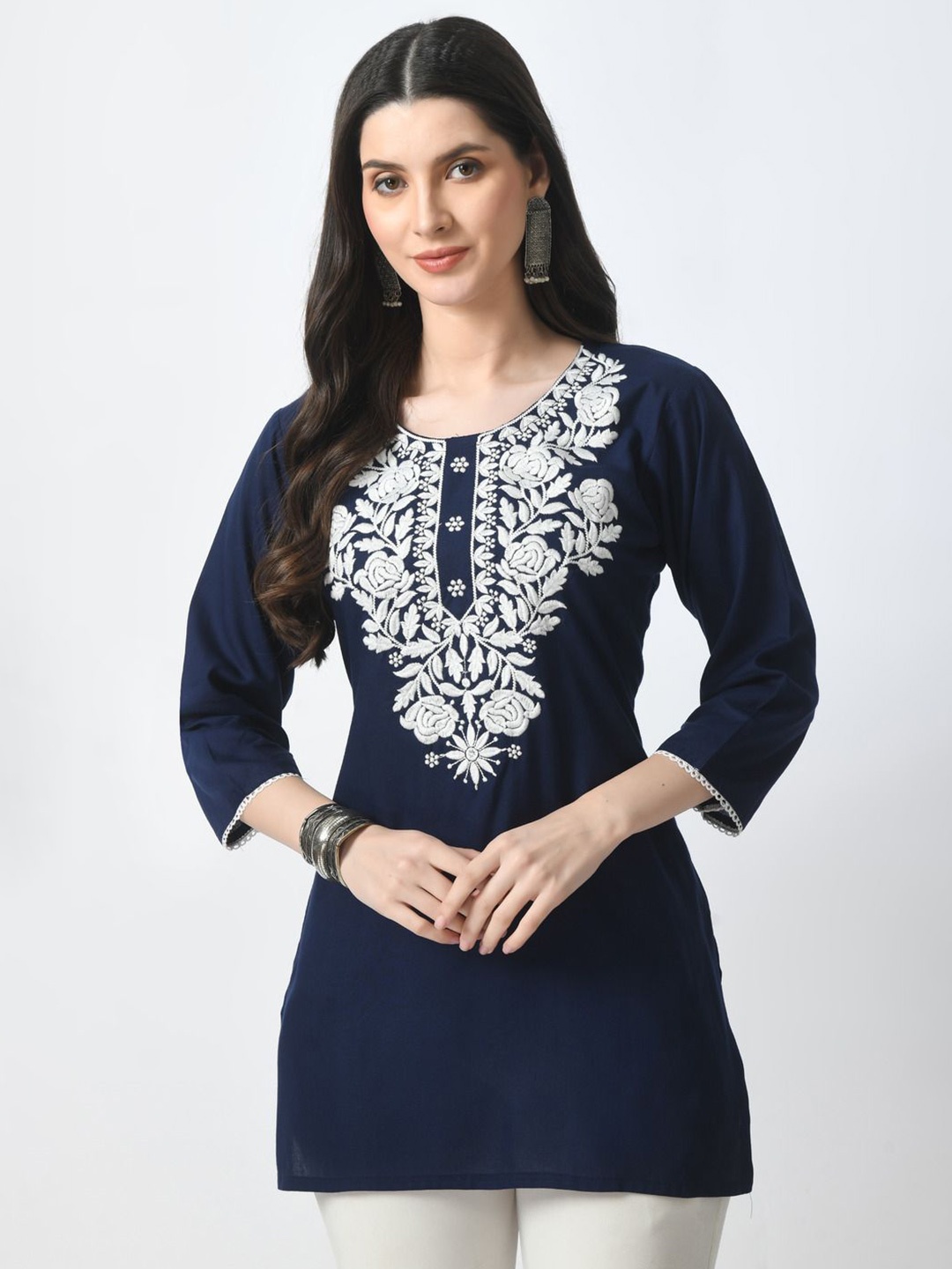 

LIBOZA Floral Embroidered Chikankari Kurti, Navy blue