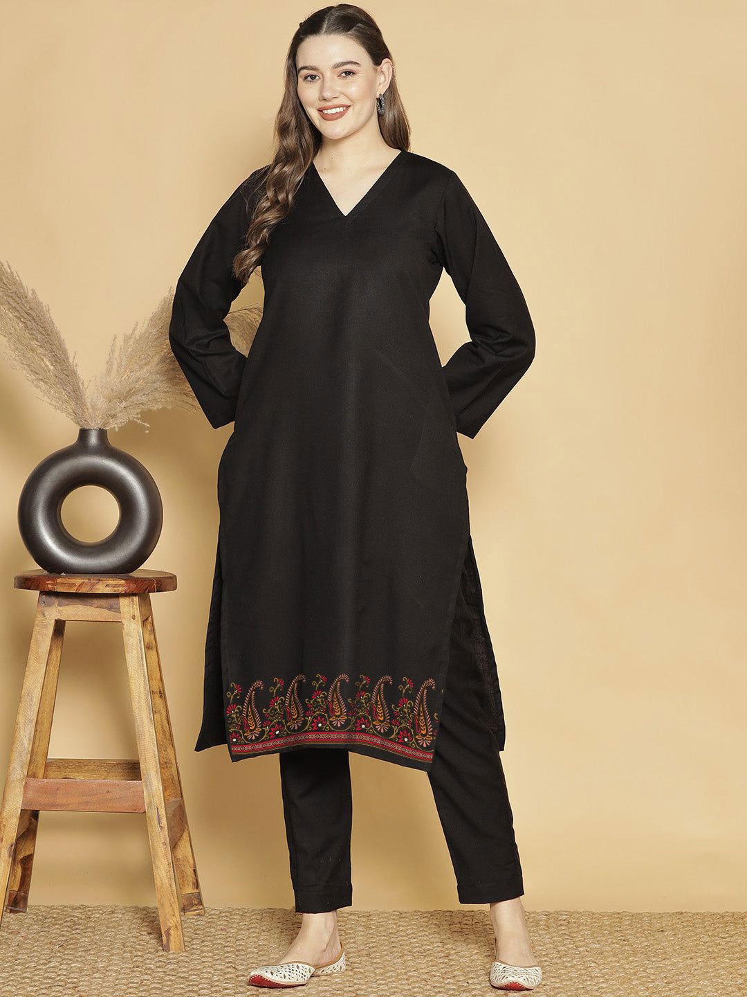 

LetsDressUp V Neck A Line Kurta, Black