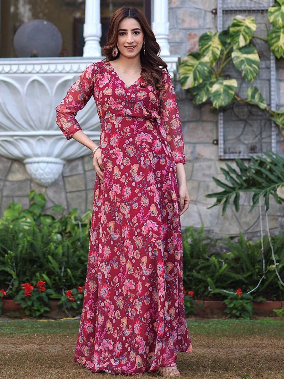 

BYUTIFY Floral Printed V-Neck Angarakha Anarkali Kurta with Trousers, Maroon