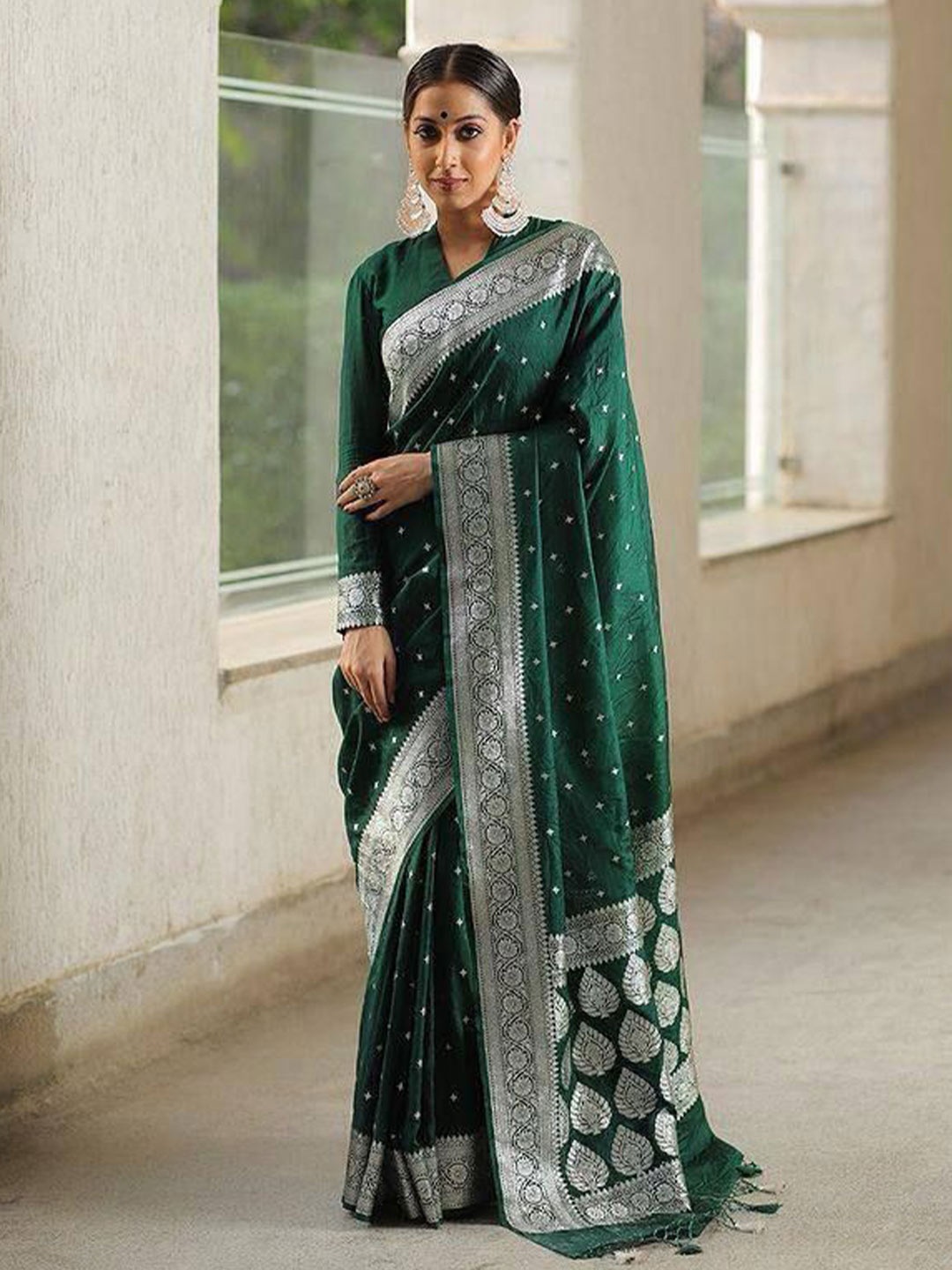 

Upalksh Woven Design Zari Paithani Saree, Green