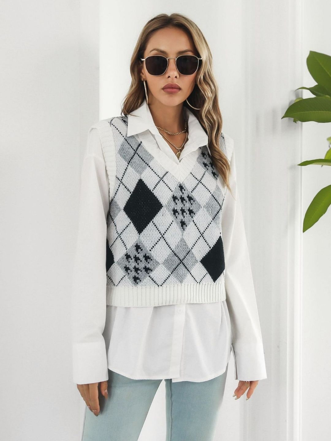 

Oh Rare Women Geometric Self Design Sweater Vest, White