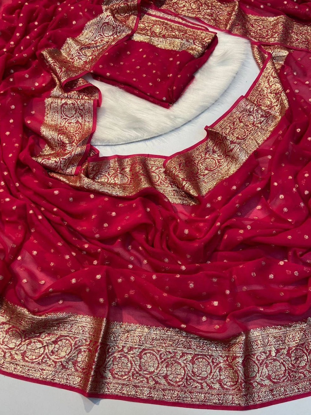

PAYAL CREATION Floral Pure Georgette Heavy Work Maheshwari Saree, Red