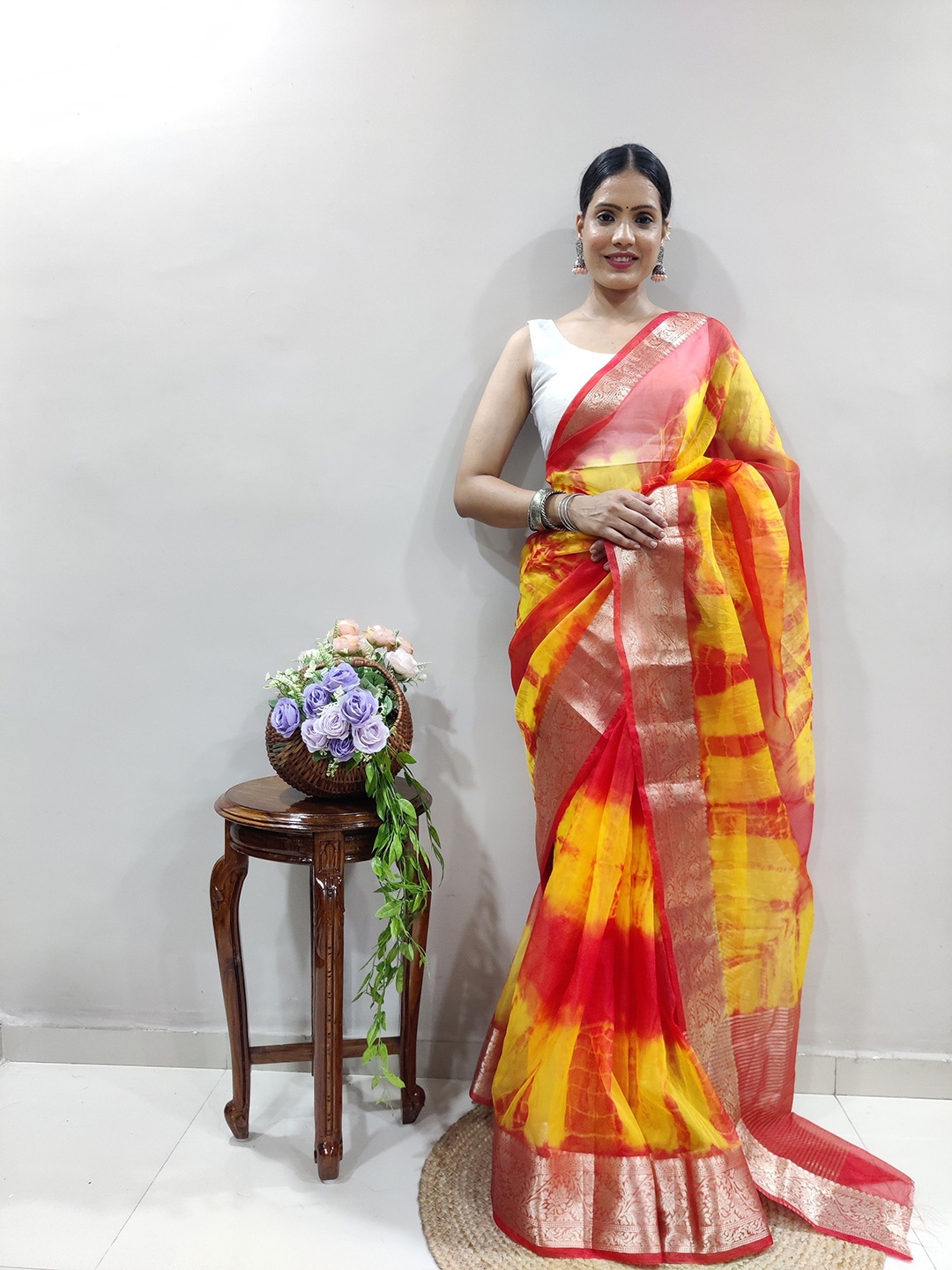 

Upalksh Tie and Dye Woven Design Pure Cotton Saree, Red