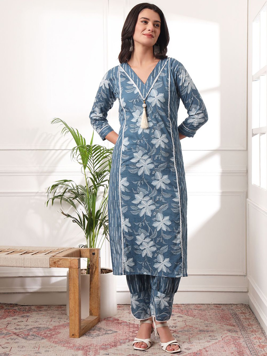 

VIVARAA FASHION Floral Printed V-Neck Pure Cotton Kurta With Salwar, Blue