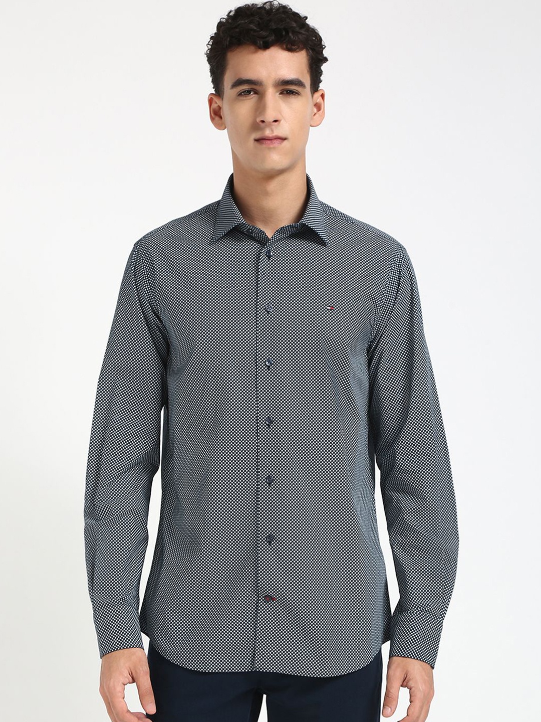 

Tommy Hilfiger Men Spread Collar Micro Ditsy Printed Cotton Casual Shirt, Navy blue