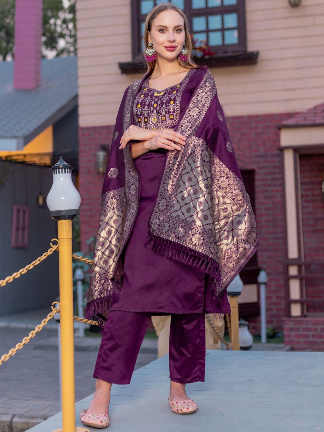 

zinzraa Floral Embroidered Silk Blend U-Neck Straight Kurta With Trousers And Dupatta, Purple