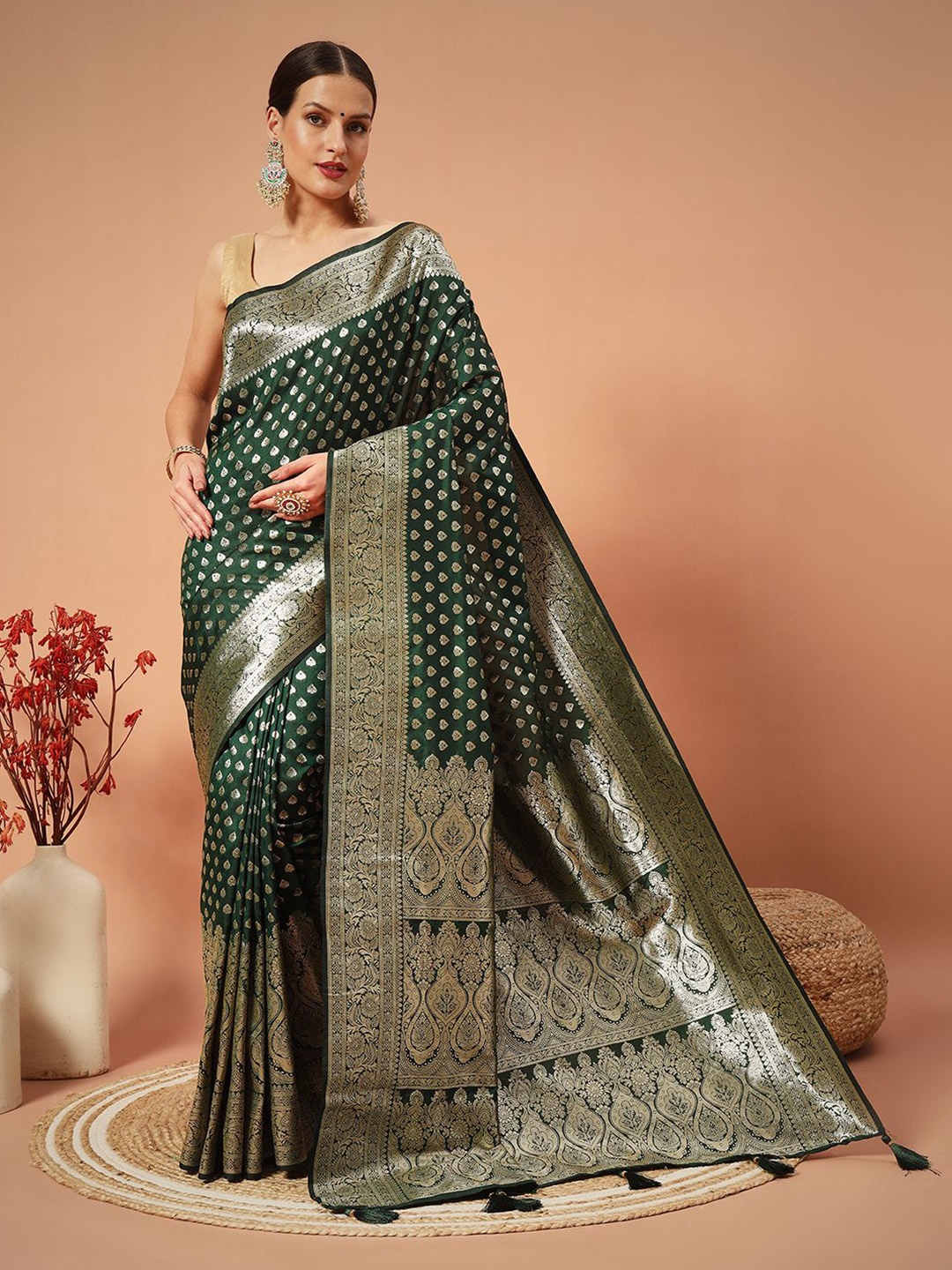 

SWAMI STUDIO Woven Design Zari Pure Silk Banarasi Saree, Green