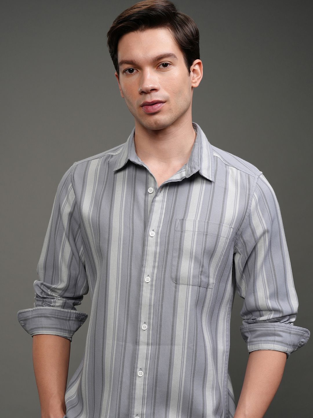 

HIGHLANDER Men Slim Fit Spread Collar Vertical Striped Cotton Casual Shirt, Grey