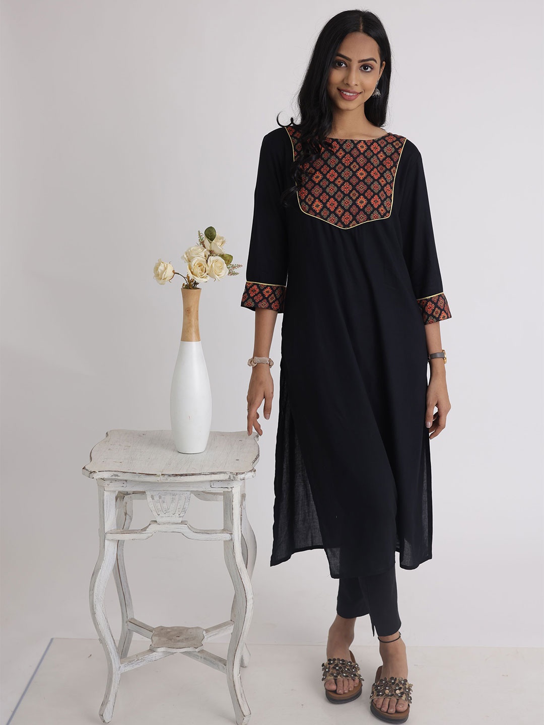 

Krimmple Women Floral Printed Straight Kurta, Black