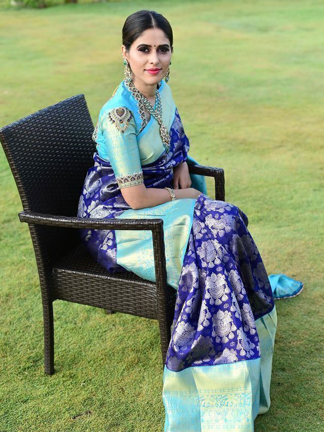 

Upalksh Ethnic Motifs Woven Design Zari Banarasi Saree, Navy blue