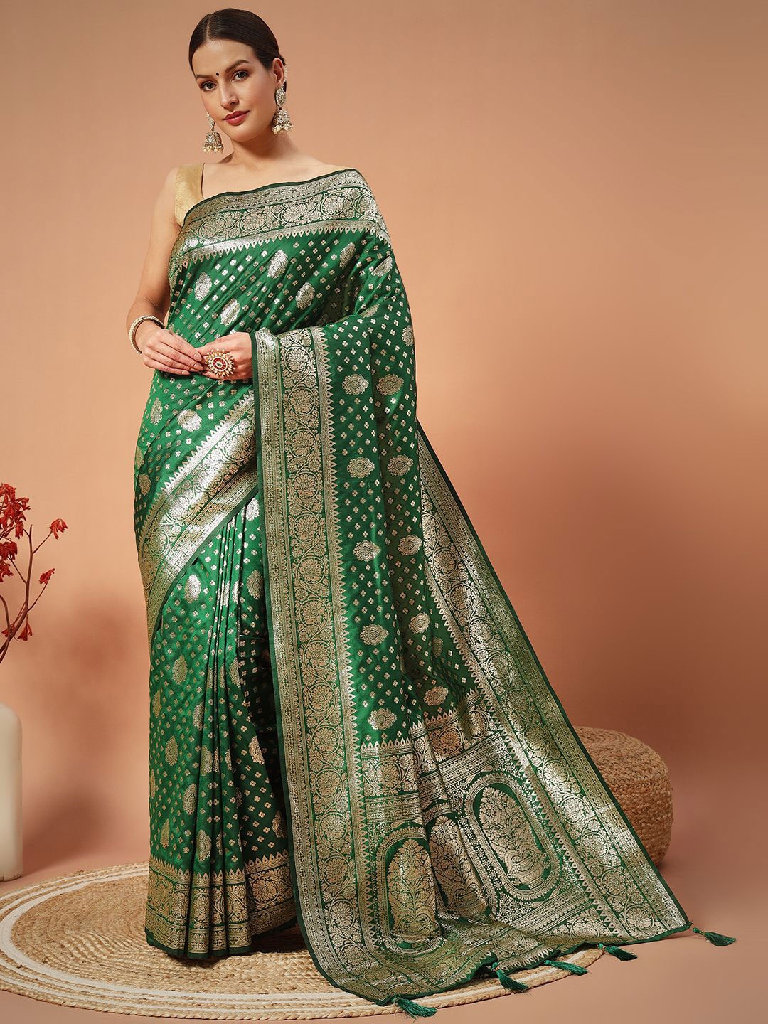 

SWAMI STUDIO Woven Design Zari Pure Silk Banarasi Saree, Green