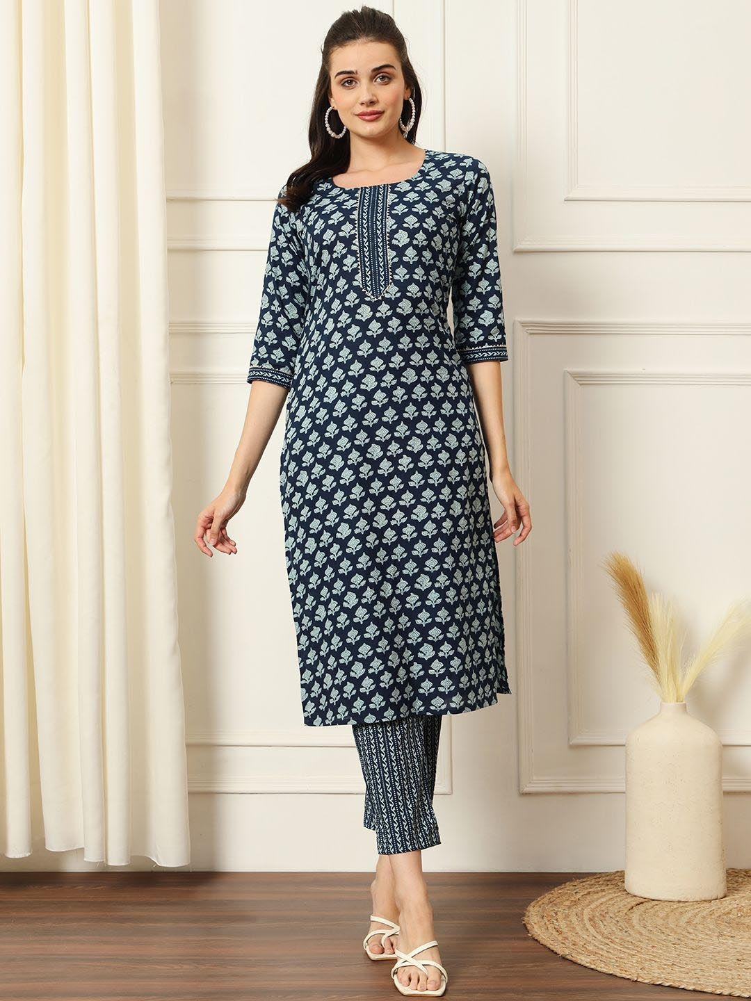 

Meeranshi Floral Printed Round Neck Straight Kurta With Trousers, Blue