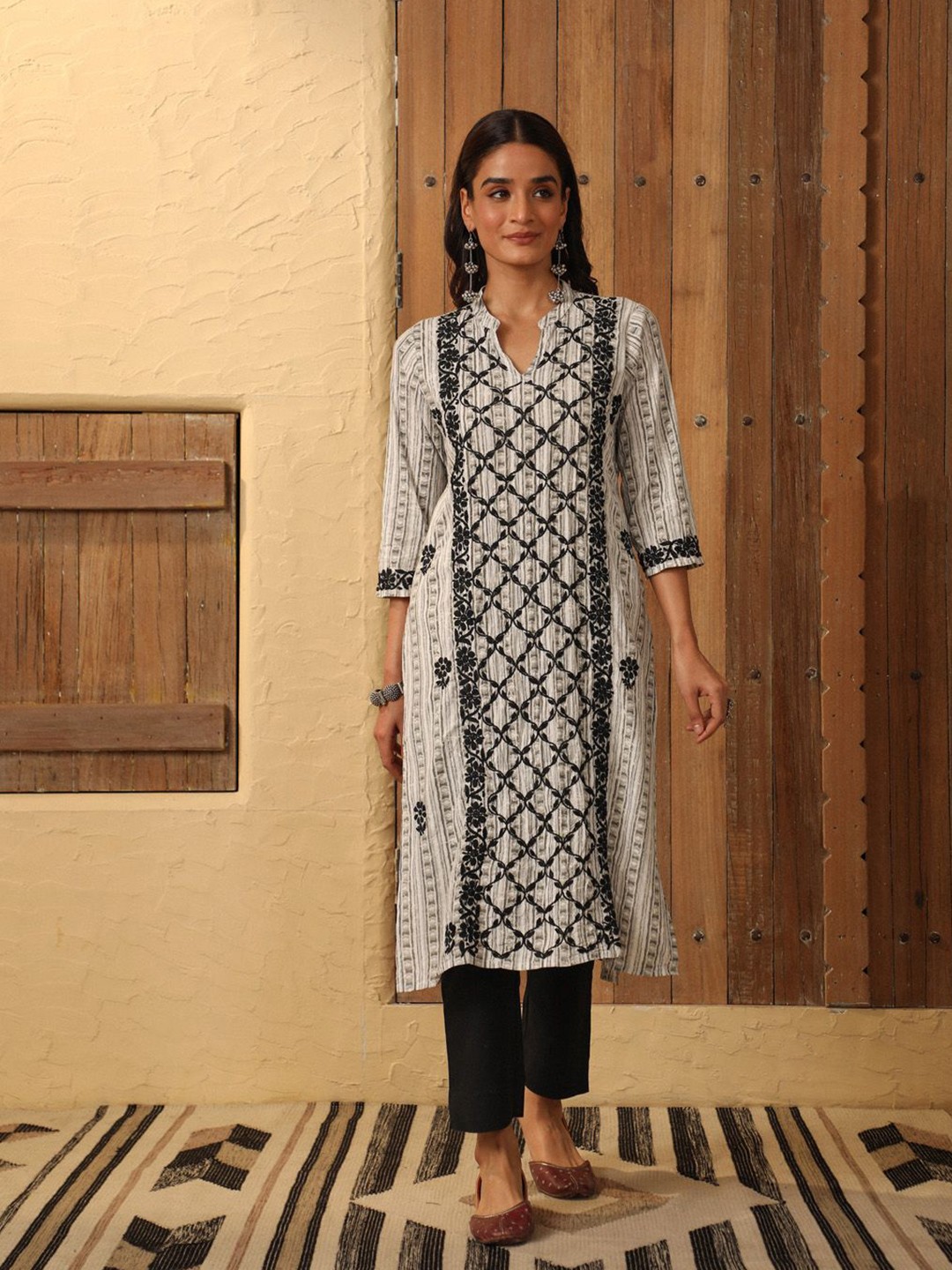 

House Of Chikankari Women Woven Chikankari Cotton Top, Black