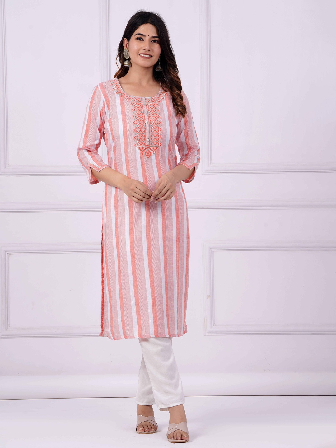 

SHAGUNA'S Women Striped Thread Work Straight Kurta, Orange