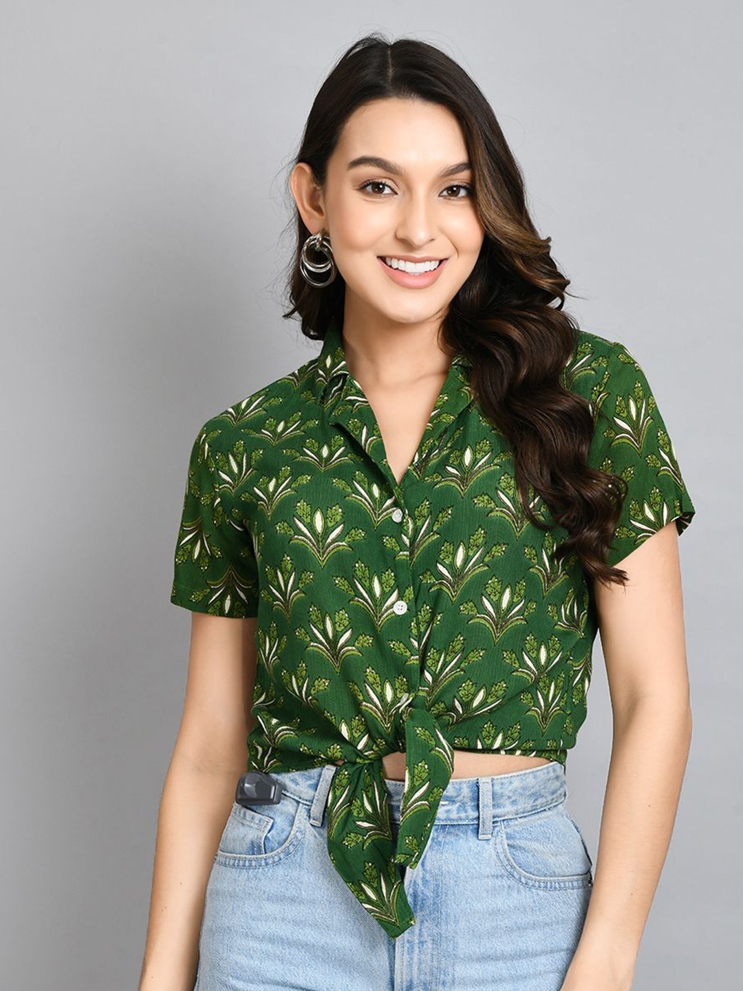 

DressBerry Women Floral Printed Shirt Collar Crop Top, Green