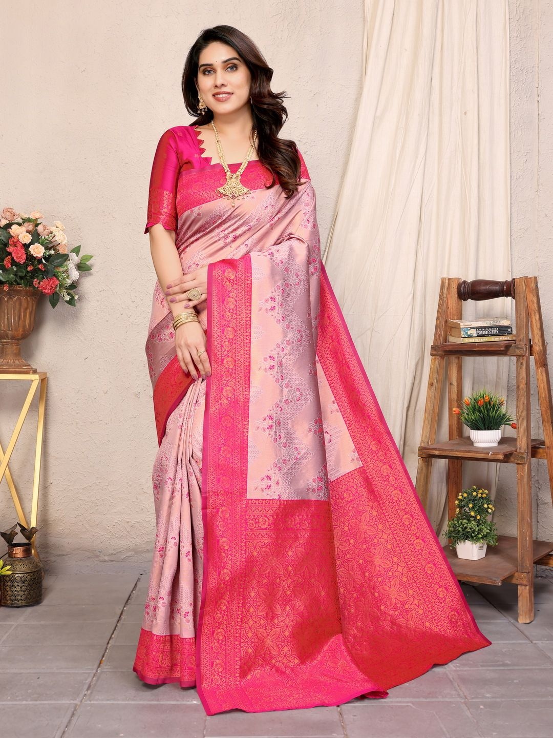 

REALLTREND Woven Design Zari Banarasi Saree, Pink