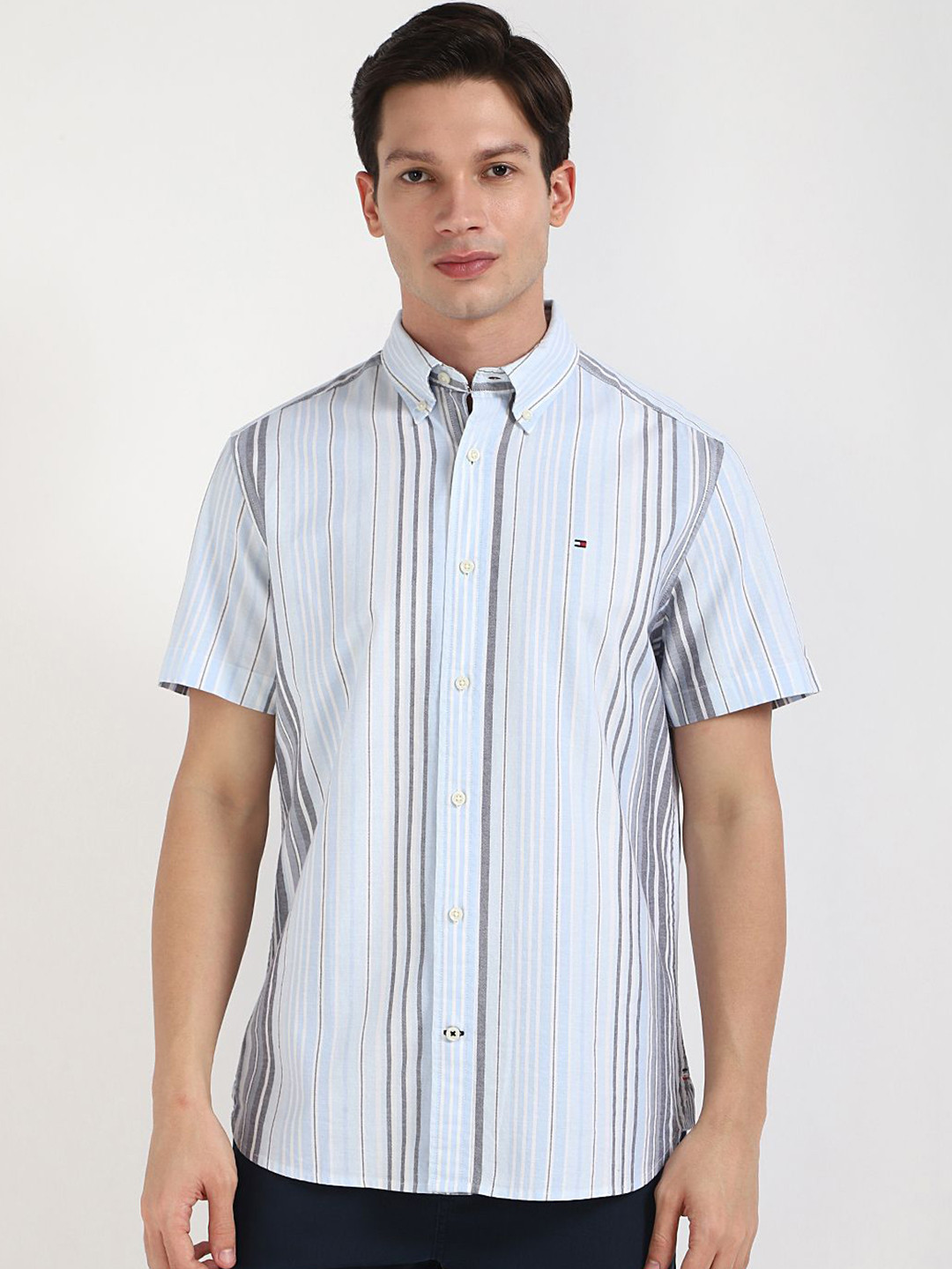 

Tommy Hilfiger Men Button-Down Collar Vertical Striped Cotton Casual Shirt, White