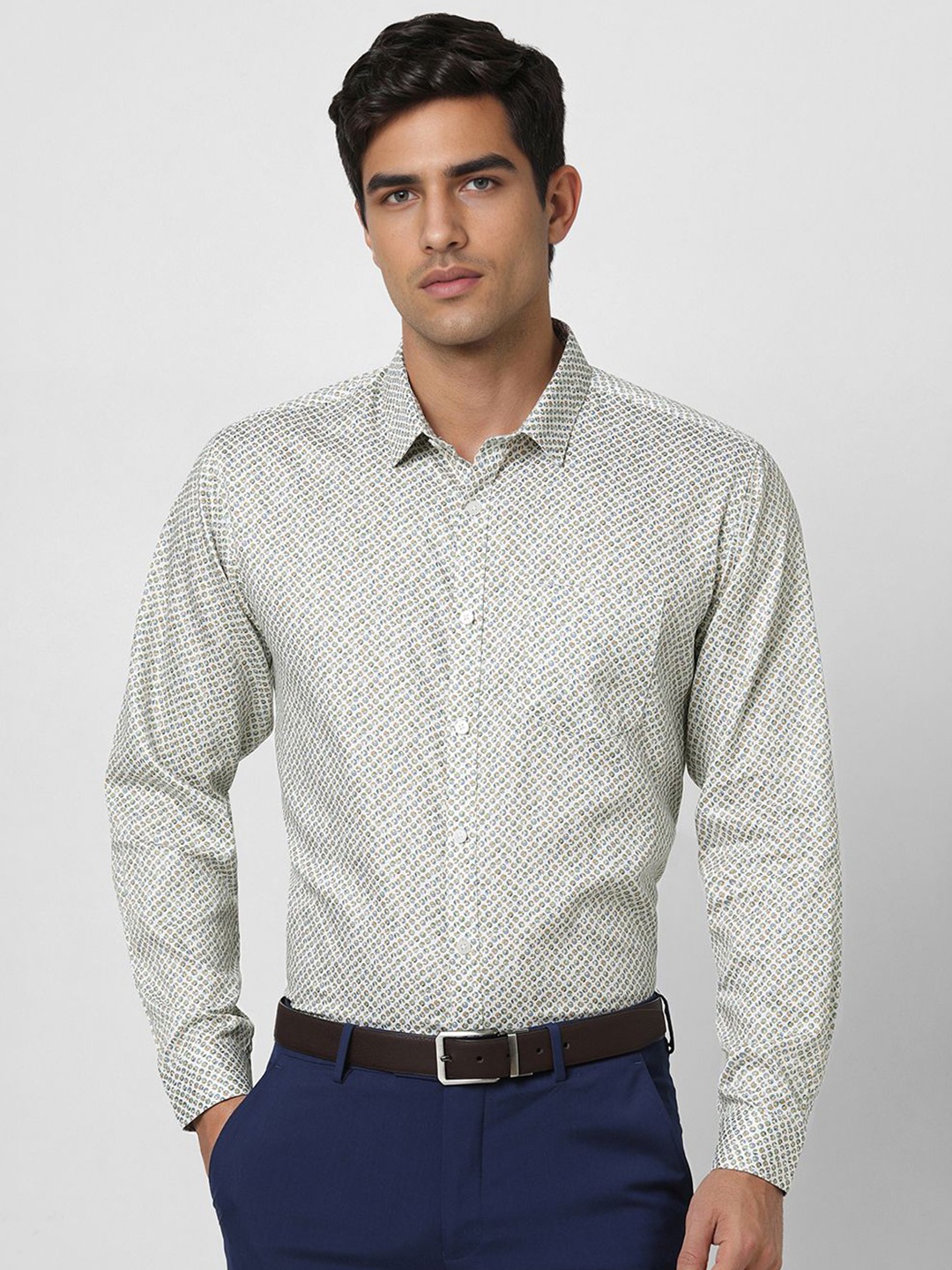 

V Dot Men Slim Fit Spread Collar Geometric Printed Cotton Casual Shirt, White